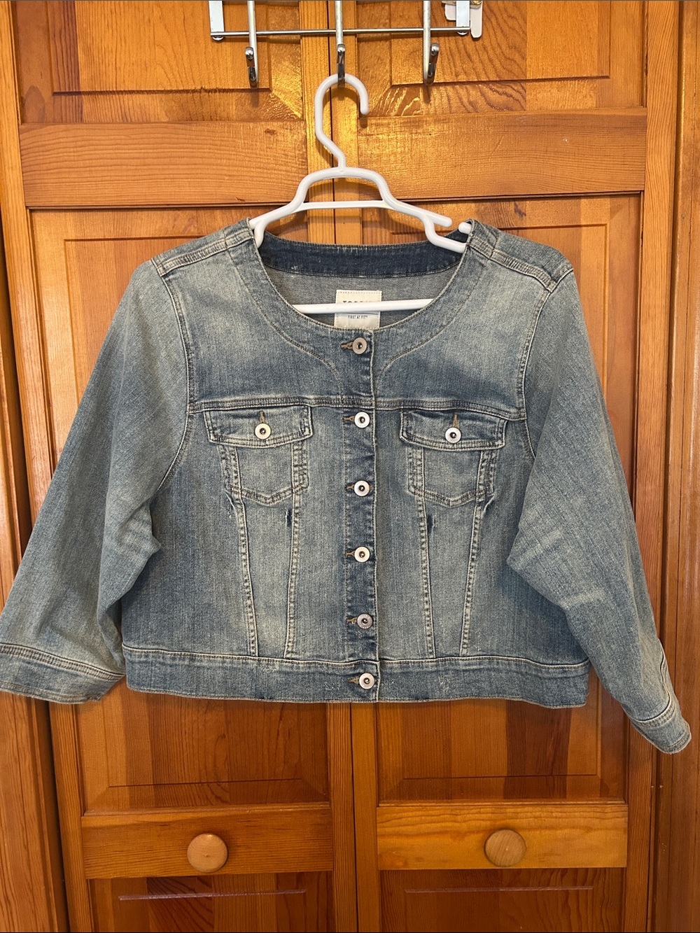 Torrid Light Wash Collarless Cropped Denim Jacket 4X Distressed NWT 3/4 Sleeves